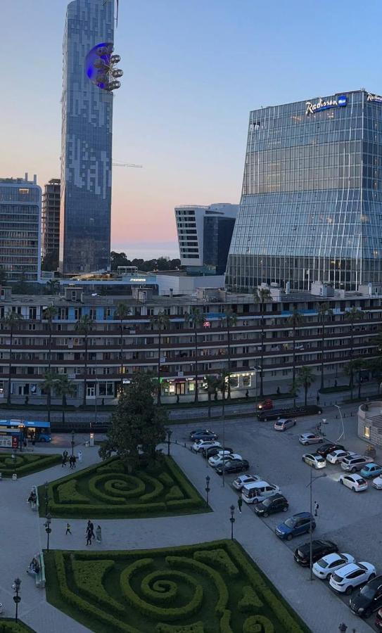 Apartment Boulevardside Batumi Exterior photo